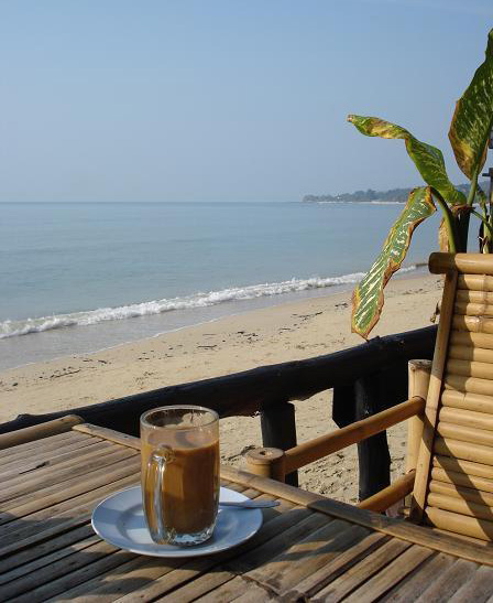 cafea-pe-plaja.jpg
